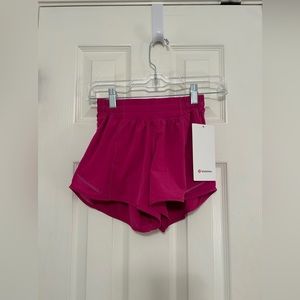 NEW WITH TAG Lululemon Ripened Raspberry Hotty Hot Low-Rise Lined Short 4"